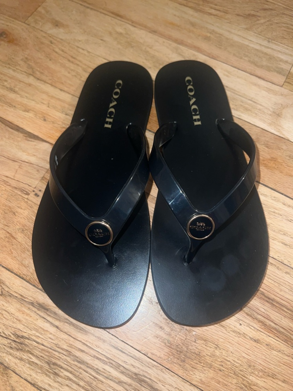 Coach new slides don’t want to pay shipping to return don’t fit me